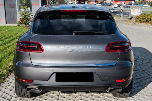 PORSCHE MACAN 95B 2014+ OZDOBNA DOLNA LISTWA KLAPY TYLNEJ