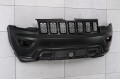 JEEP GRAND CHEROKEE IV WK2 2017-2021 PO DRUGIM FACELIFTINGU KOMPLETNY ZDERZAK PRZEDNI Z PDC BEZ SPRYSKIWACZY Z CZARNYM GRILLEM 68333498AA