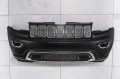 JEEP GRAND CHEROKEE IV WK2 2017-2021 PO DRUGIM FACELIFTINGU KOMPLETNY ZDERZAK PRZEDNI BEZ PDC BEZ SPRYSKIWACZY Z CHROMOWANYM GRILLEM 68333498AA