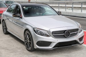 MERCEDES C-CLASS W205 2014-2018 LISTWA PRZEDNIEGO ZDERZAKA PRAWA CZARNA A2058852600