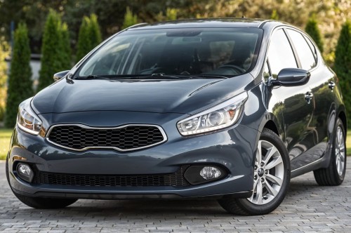KIA CEED II JD 2012-2015 PRZED FACELIFTINGIEM RAMKA LAMPY PRZECIWMGIELNEJ PRZEDNIA LEWA 86563A2000