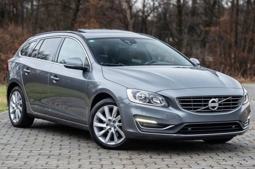 VOLVO V60 I 2013-2018 PO FACELIFTINGU KRATKA PRZEDNIEGO ZDERZAKA Z PDC PRAWA 31353655