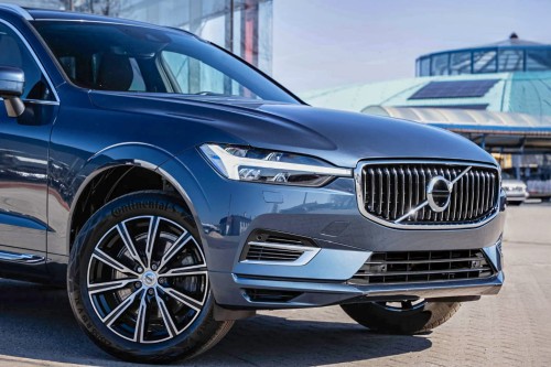 VOLVO XC60 II 2017-2021 PRZED FACELIFTINGIEM LISTWA PRZEDNIEGO ZDERZAKA CZARNA PRAWA 31407982