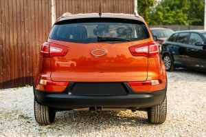 KIA SPORTAGE III SL 2010-2015 KAMERA COFANIA FULL HD DYNAMICZNE LINIE ZINTEGROWANA Z LAMPĄ