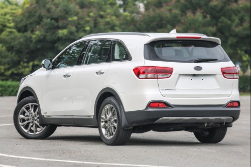 KIA SORENTO III UM 2014-2020 KAMERA COFANIA FULL HD DYNAMICZNE LINIE ZINTEGROWANA Z LAMPĄ