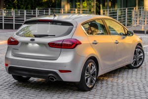 KIA CERATO III 2012-2018 HATCHBACK KAMERA COFANIA FULL HD DYNAMICZNE LINIE ZINTEGROWANA Z LAMPĄ