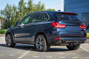 BMW X5 F15 2013-2018 KAMERA COFANIA FULL HD DYNAMICZNE LINIE ZINTEGROWANA Z KLAMKĄ KLAPY TYLNEJ 