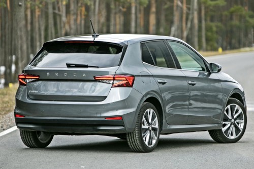 SKODA FABIA II III IV KAMERA COFANIA FULL HD DYNAMICZNE LINIE ZINTEGROWANA Z KLAMKĄ KLAPY TYLNEJ