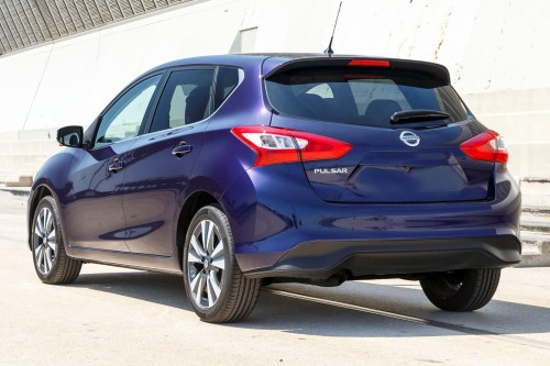 NISSAN PULSAR 2014-2018 KAMERA COFANIA FULL HD DYNAMICZNE LINIE ZINTEGROWANA Z LAMPĄ TABLICY