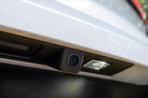 VOLKSWAGEN CRAFTER I 2006-2016 KAMERA COFANIA FULL HD DYNAMICZNE LINIE ZINTEGROWANA Z LAMPĄ