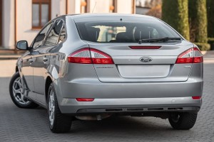 FORD MONDEO MK4 IV 2007-2014 KAMERA COFANIA FULL HD DYNAMICZNE LINIE ZINTEGROWANA Z LAMPĄ 
