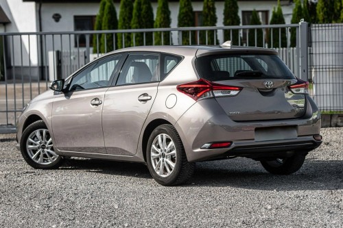 TOYOTA AURIS II HATCHBACK 2012-2018 KAMERA COFANIA FULL HD DYNAMICZNE LINIE ZINTEGROWANA Z LAMPĄ TABLICY
