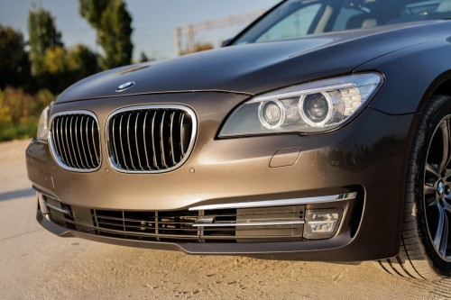 BMW SERIA 7 F02N 2013-2015 PO FACELIFTINGU CHROMOWANA LISTWA PRZEDNIEGO ZDERZAKA LEWA 51117295271