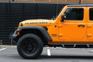 JEEP WRANGLER JL 2018+ BŁOTNIK PRZEDNI LEWY ALUMINIOWY 68281947AB