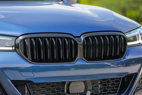 BMW SERIA 5 G30 2021-2024 PO FACELIFTINGU GRILL PRZEDNI CZARNY NERKI POD KAMERĘ 51129852169