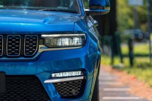 JEEP GRAND CHEROKEE V WL 2020+ LAMPA PRZECIWMGIELNA DRL LED LEWA 68465141AC
