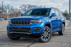 JEEP GRAND CHEROKEE V WL 2021+ OVERLAND KOMPLETNY ZDERZAK PRZEDNI Z 4xPDC 68238440AA