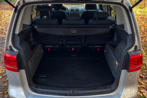 VOLKSWAGEN TOURAN I 1T 2003-2015 ROLETA BAGAŻNIKA CZARNA  1T0867871M 