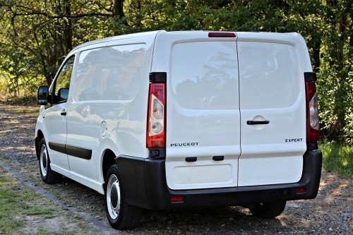 PEUGEOT EXPERT II 2006-2016 KAMERA COFANIA Z DIODAMI IR MONTOWANA W MIEJSCE ŚWIATŁA STOPU