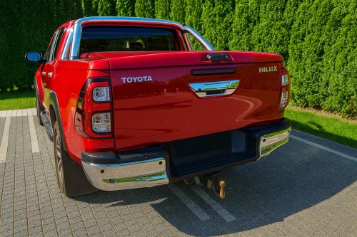 TOYOTA HILUX 2015+ KLAMKA BURTY KLAPY TYŁ Z KAMERĄ COFANIA ULL HD DYNAMICZNE LINIE