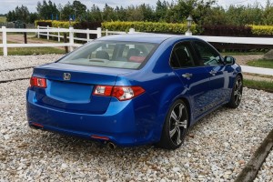 HONDA ACCORD VIII CU 2008-2011 PRZED FACELIFTINGIEM KAMERA COFANIA FULL HD DYNAMICZNE LINIE ZINTEGROWANA Z LAMPĄ TABLICY