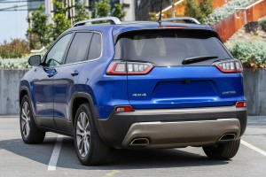 JEEP CHEROKEE V KL 2018-2023 PO FACELIFTINGU ZDERZAK TYLNY DOLNY SREBRNY 68408245AA