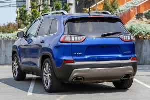 JEEP CHEROKEE V KL 2018-2023 PO LIFTINGU LISTWA BŁOTNIKA TYLNA LEWA 68316003AD