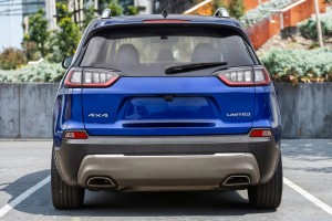 JEEP CHEROKEE V KL 2018-2023 PO FACELIFTINGU LISTWA WYKOŃCZENIOWA TYLNEGO ZDERZAKA CHROM 6DE31SZ0AB 