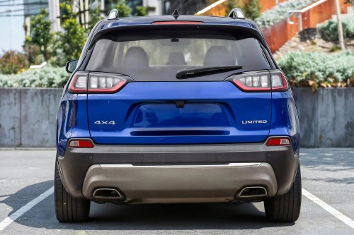 JEEP CHEROKEE V KL 2018-2023 PO FACELIFTINGU LISTWA WYKOŃCZENIOWA TYLNEGO ZDERZAKA CHROM 6DE31SZ0AB