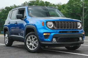 JEEP RENEGADE I BU 2018-2022 PO FACELIFTINGU CHROMOWANA RAMKA PRZEDNIEGO HALOGENU PRAWA 6VN96SZ0AA