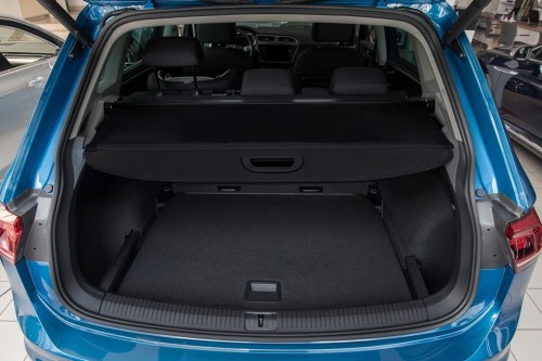 VOLKSWAGEN TIGUAN I 5N 2010-2015 PO FACELIFTINGU CZARNA ROLETA BAGAŻNIKA 5N0867769