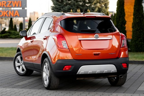 OPEL MOKKA I A J13 2012-2016 PRZED FACELIFTINGIEM LAMPA PRZECIWMGIELNA TYLNA LEWA 95418171