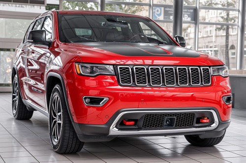 JEEP GRAND CHEROKEE IV WK2 2017-2021 PO LIFTINGU KRATKA ATRAPA PRZEDNIEGO ZDERZAKA Z TEMPOMATEM 68310774AB