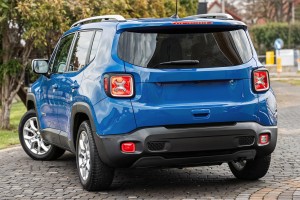 JEEP RENEGADE I BU 2015-2018 PRZED FACELIFTINGIEM NAROŻNIK TYLNEGO ZDERZAKA Z MOCOWANIEM LAMPY PRZECIWMGIELNEJ LEWY 5VW88TZZAA 