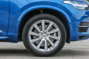 VOLVO XC90 II 2014+ LISTWA PRZEDNIEGO BŁOTNIKA PRAWA 39849947 