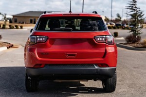 JEEP COMPASS II MP 2017-2020 PRZED FACELIFTINGIEM ZDERZAK TYLNY GÓRNY 5SY37TZZAB