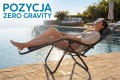SKŁADANY LEŻAK Z PODNÓŻKIEM ZAGŁÓWKIEM I STOLIKIEM NA NAPOJE CIEMNOSZARY