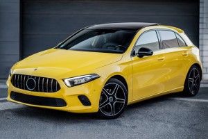 MERCEDES A-CLASS W177 2018-2023 PRZED FACELIFTINGIEM Z KAMERĄ GRILL GT PANAMERICANA SREBRNY