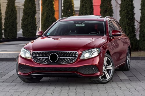 MERCEDES E-CLASS W213 2016-2020 PRZED FACELIFTINGIEM GRILL DIAMOND CZARNY Z KAMERĄ