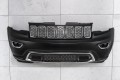 JEEP GRAND CHEROKEE IV WK2 2017-2021 PO DRUGIM FACELIFTINGU KOMPLETNY ZDERZAK PRZEDNI BEZ PDC BEZ SPRYSKIWACZY Z CHROMOWANYM GRILLEM 6EB83TZZAA