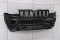 JEEP GRAND CHEROKEE IV WK2 2017-2021 PO DRUGIM FACELIFTINGU KOMPLETNY ZDERZAK PRZEDNI BEZ PDC BEZ SPRYSKIWACZY Z CZARNYM GRILLEM 6EB83TZZAA