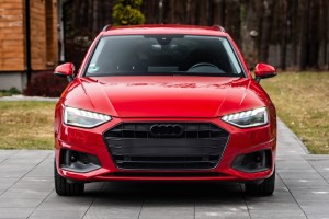 AUDI A4 B9 2019-2024 PO FACELIFTINGU RAMKA GRILLA CZARNA 8W0853651D