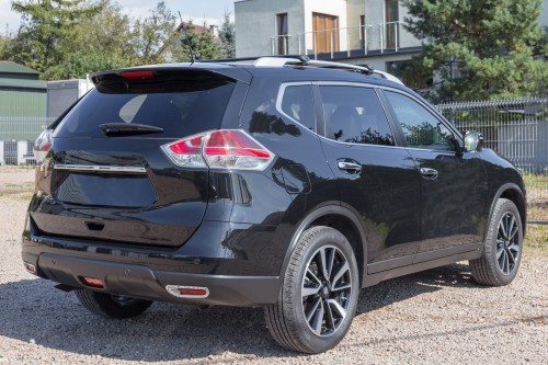 NISSAN X-TRAIL III T32 2014-2017 PRZED FACELIFTINGIEM NAKŁADKI TYLNYCH LAMP PRZECIWMGIELNYCH