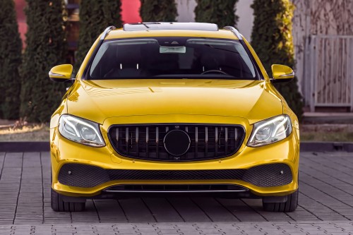MERCEDES E-CLASS W213 2016-2020 PRZED FACELIFTINGIEM Z KAMERĄ GRILL GT PANAMERICANA CZARNY