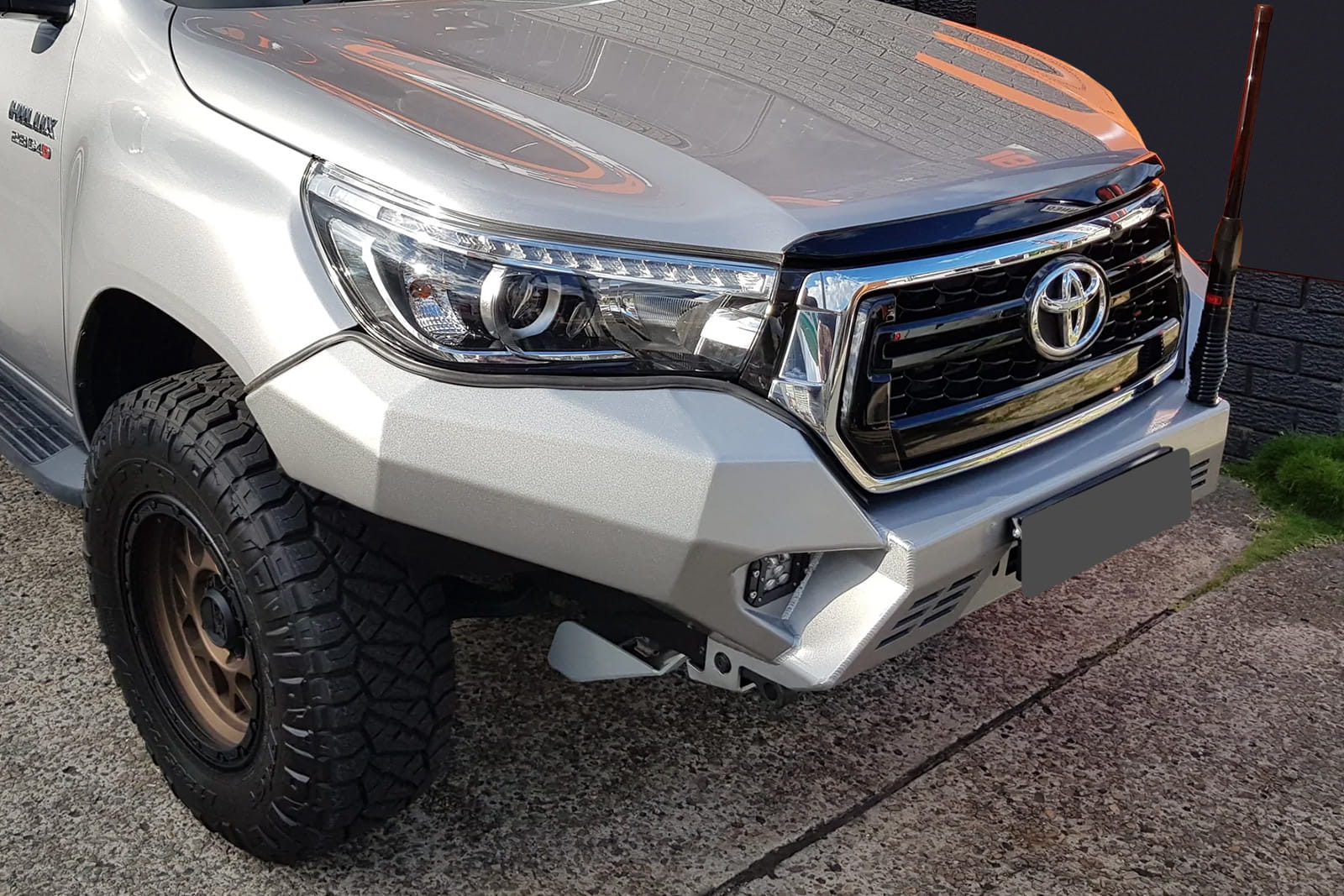 TOYOTA-HILUX-VIII-AN120-2015-2020-ZDERZA